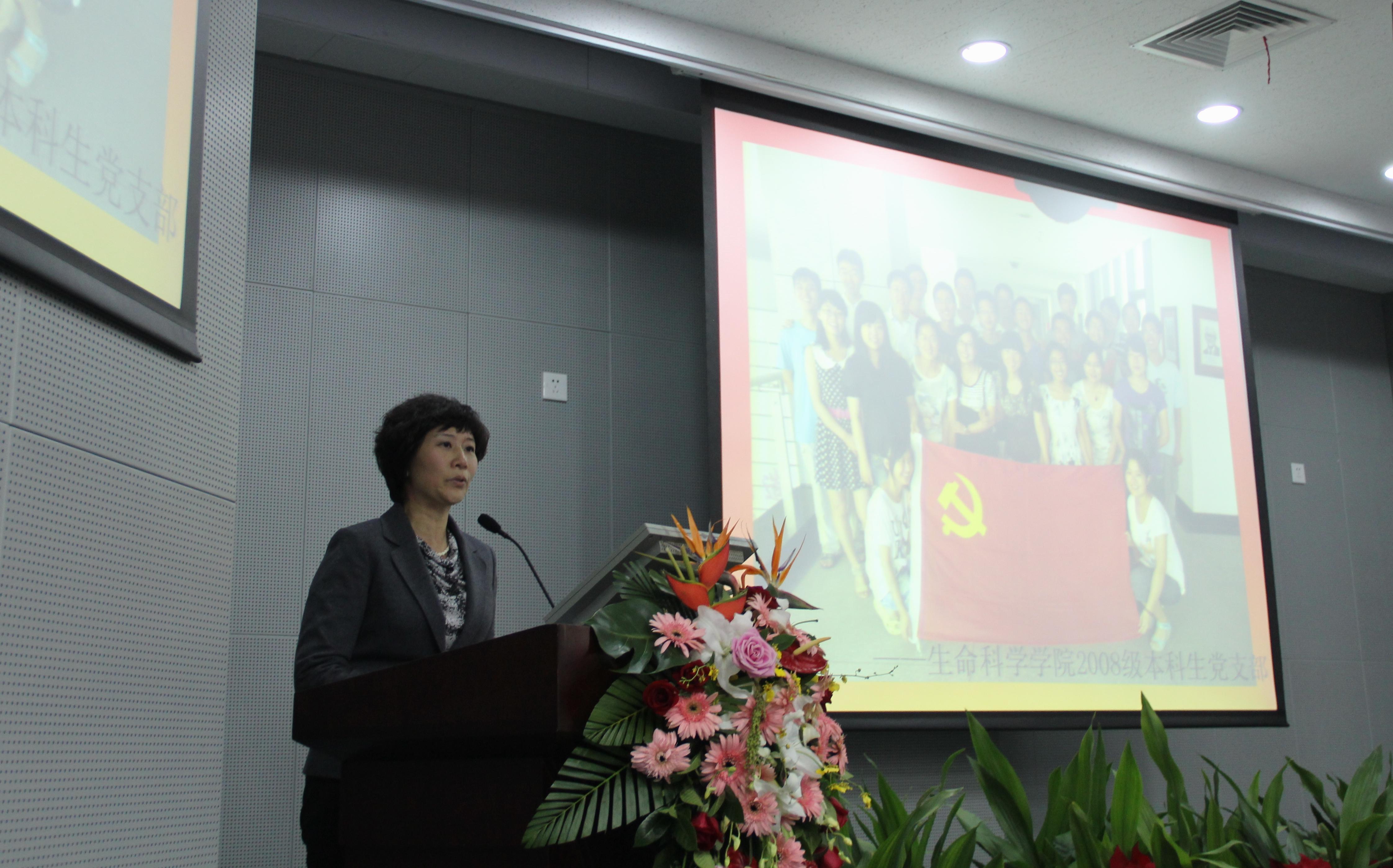 南开大学党委副书记,副校长 杨克欣 致辞与会人员合影留念10月31日